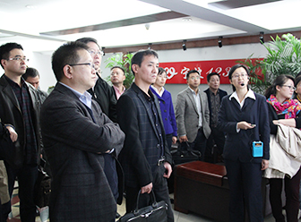 宁波市政协代表们参观中心