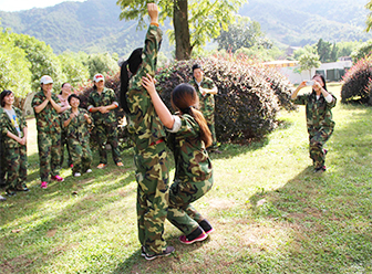 中心积极组织各项活动提升凝聚力